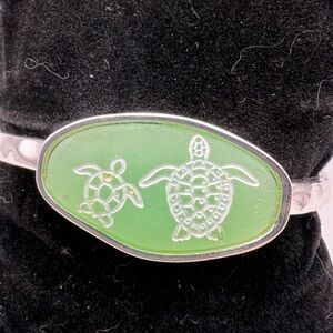 Green Silver Tone Stretch Bracelet with White Sea turtles.